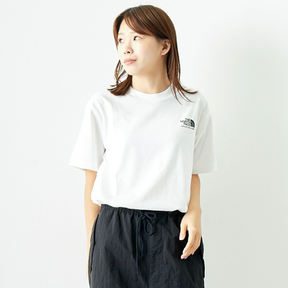 THE NORTH FACE [ザ ノースフェイス] ショートスリーブ ヒストリカルロゴTシャツ [NT32407] W &&モデル身長：167cm 着用サイズ：S&&