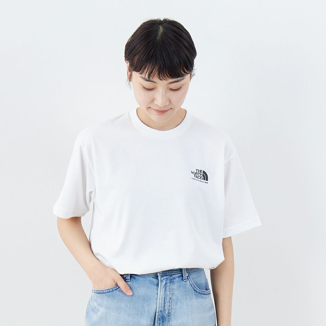 THE NORTH FACE [ザ ノースフェイス] ショートスリーブ ヒストリカルロゴTシャツ [NT32407] W &&モデル身長：160cm 着用サイズ：S&&