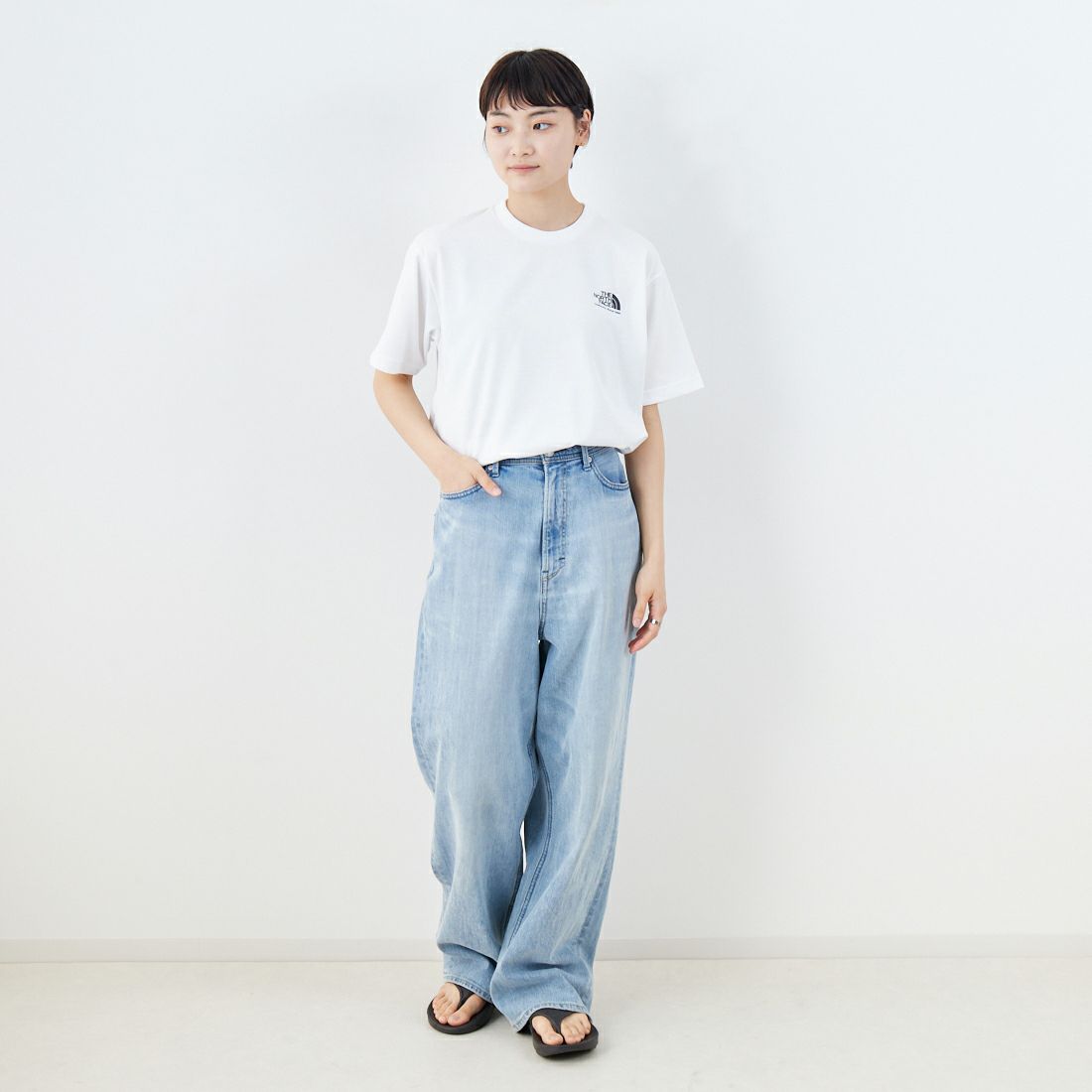 THE NORTH FACE [ザ ノースフェイス] ショートスリーブ ヒストリカルロゴTシャツ [NT32407] W &&モデル身長：160cm 着用サイズ：S&&