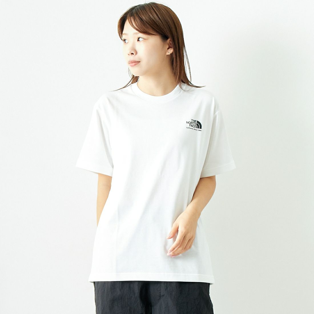 THE NORTH FACE [ザ ノースフェイス] ショートスリーブ ヒストリカルロゴTシャツ [NT32407] W &&モデル身長：167cm 着用サイズ：S&&