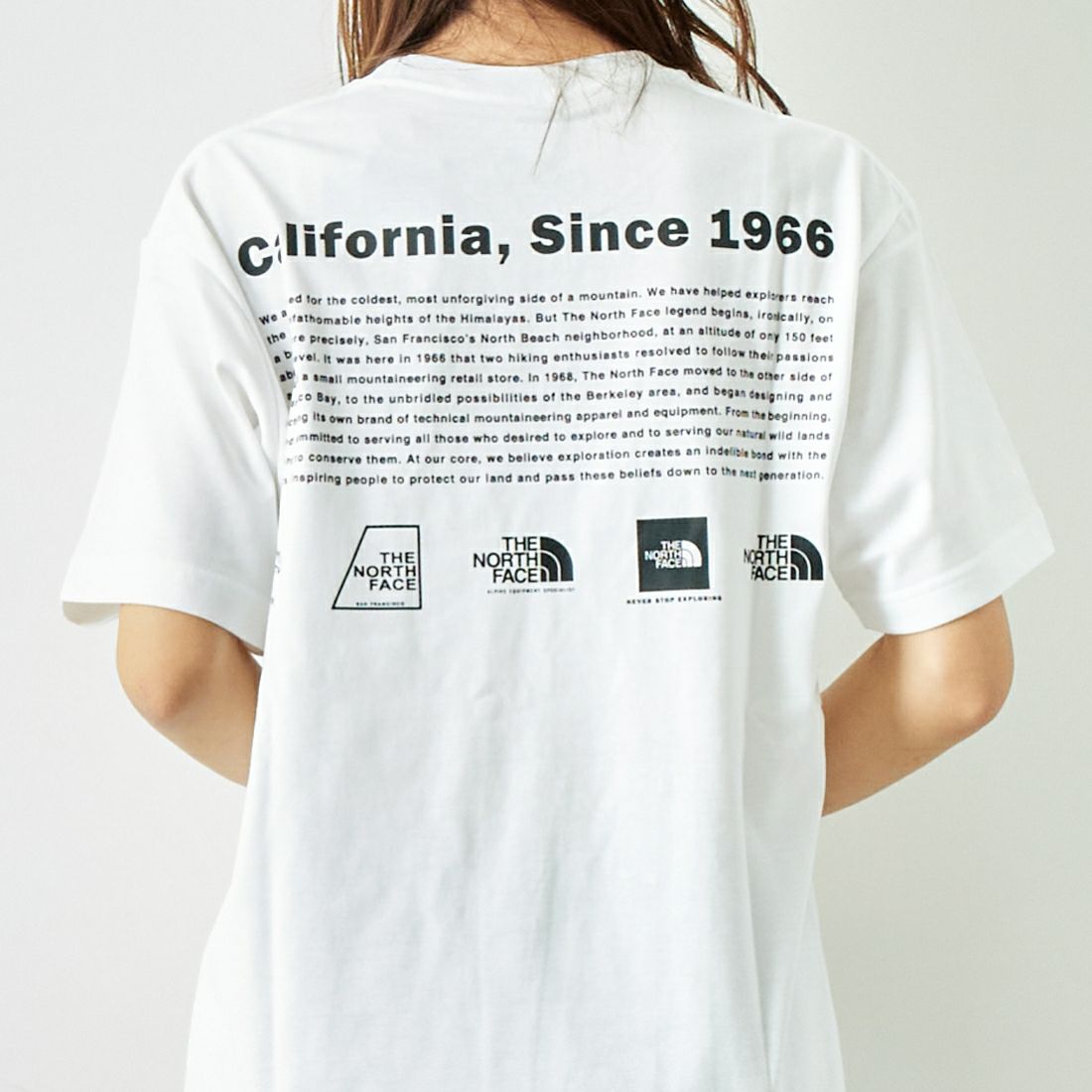 THE NORTH FACE [ザ ノースフェイス] ショートスリーブ ヒストリカルロゴTシャツ [NT32407] W &&モデル身長：167cm 着用サイズ：S&&