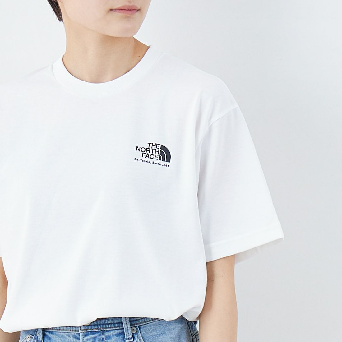 THE NORTH FACE [ザ ノースフェイス] ショートスリーブ ヒストリカルロゴTシャツ [NT32407] W &&モデル身長：160cm 着用サイズ：S&&