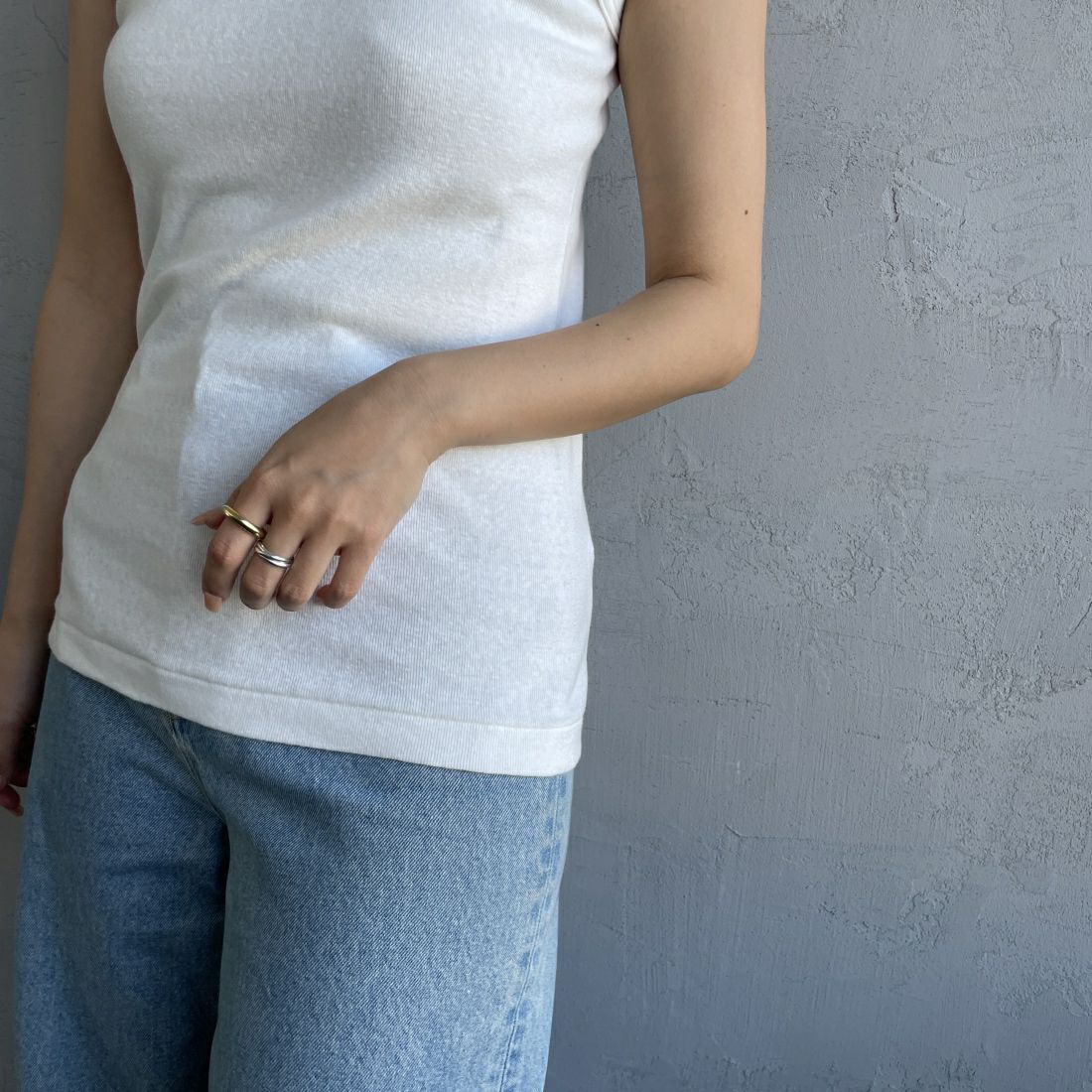 THE SHINZONE [ザ シンゾーン] サーキュラーリブ ノースリーブTシャツ [24MMSCU07] 01 WHITE &&モデル身長：163cm 着用サイズ：F0&&