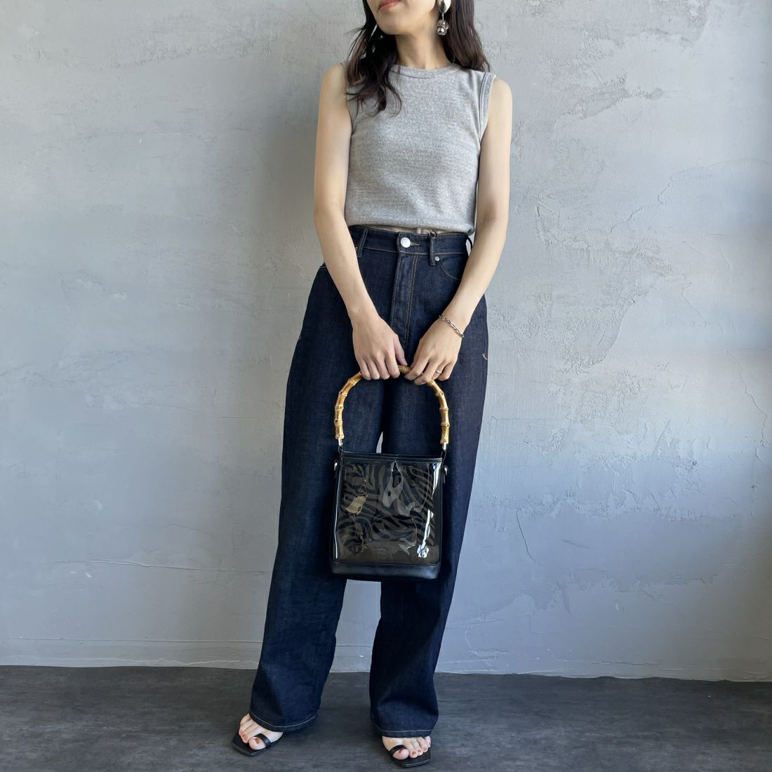 THE SHINZONE [ザ シンゾーン] サーキュラーリブ ノースリーブTシャツ [24MMSCU07] 06 GRAY &&モデル身長：160cm 着用サイズ：F0&&