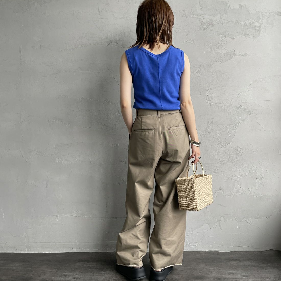 THE SHINZONE [ザ シンゾーン] サーキュラーリブ ノースリーブTシャツ [24MMSCU07] 84 D.BLUE &&モデル身長：158cm 着用サイズ：F0&&