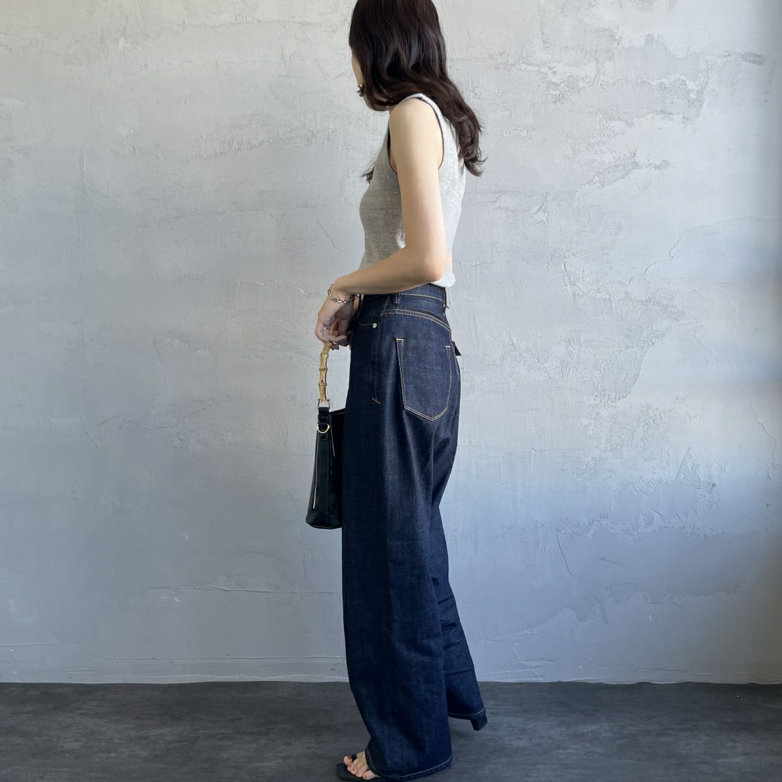 THE SHINZONE [ザ シンゾーン] サーキュラーリブ ノースリーブTシャツ [24MMSCU07] 06 GRAY &&モデル身長：160cm 着用サイズ：F0&&
