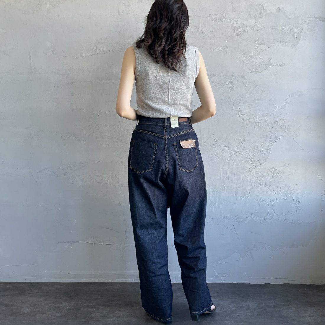 THE SHINZONE [ザ シンゾーン] サーキュラーリブ ノースリーブTシャツ [24MMSCU07] 06 GRAY &&モデル身長：160cm 着用サイズ：F0&&