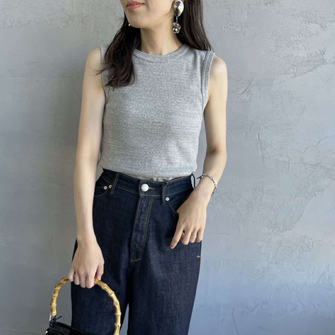 THE SHINZONE [ザ シンゾーン] サーキュラーリブ ノースリーブTシャツ [24MMSCU07] 06 GRAY &&モデル身長：160cm 着用サイズ：F0&&