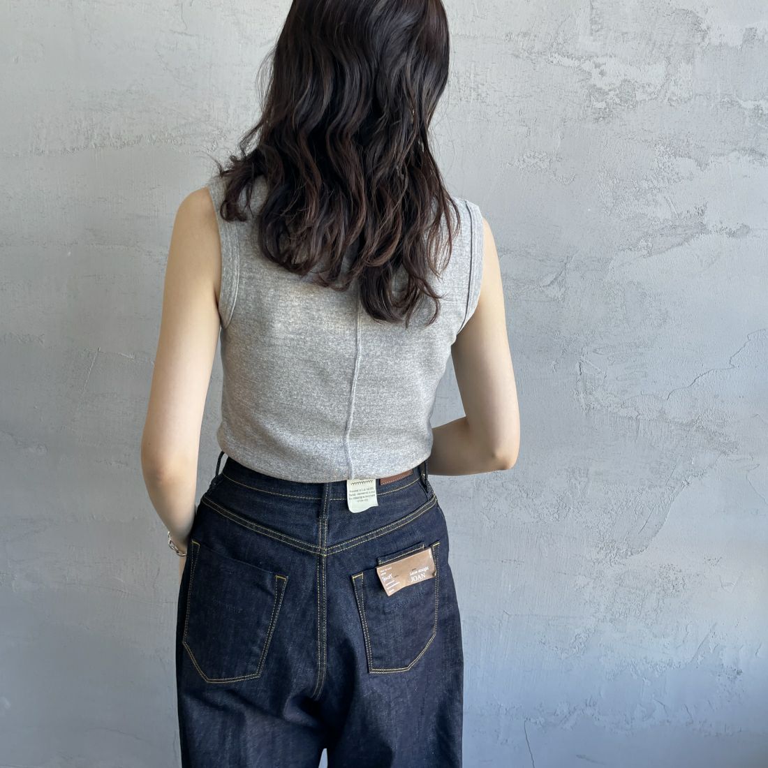 THE SHINZONE [ザ シンゾーン] サーキュラーリブ ノースリーブTシャツ [24MMSCU07] 06 GRAY &&モデル身長：160cm 着用サイズ：F0&&