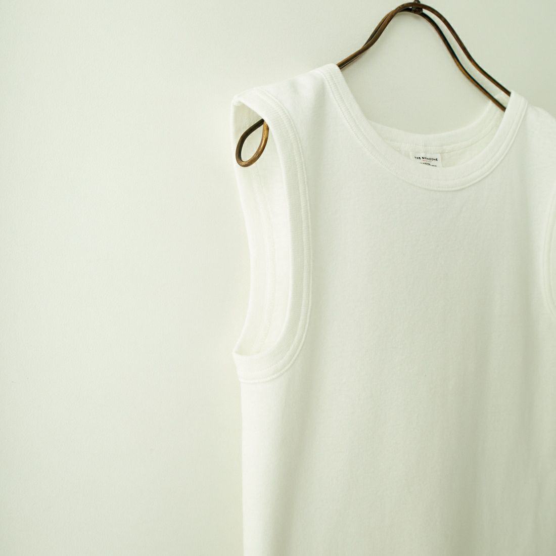 THE SHINZONE [ザ シンゾーン] サーキュラーリブ ノースリーブTシャツ [24MMSCU07] 01 WHITE