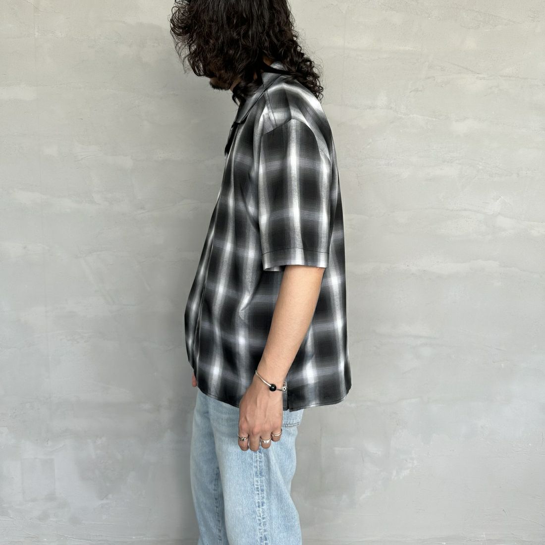 BIG MIKE [ビッグマイク] 別注 ショートスリーブ オンブレチェックシャツ [102425530PN-JF] BLK/WHT &&モデル身長：173cm 着用サイズ：L&&