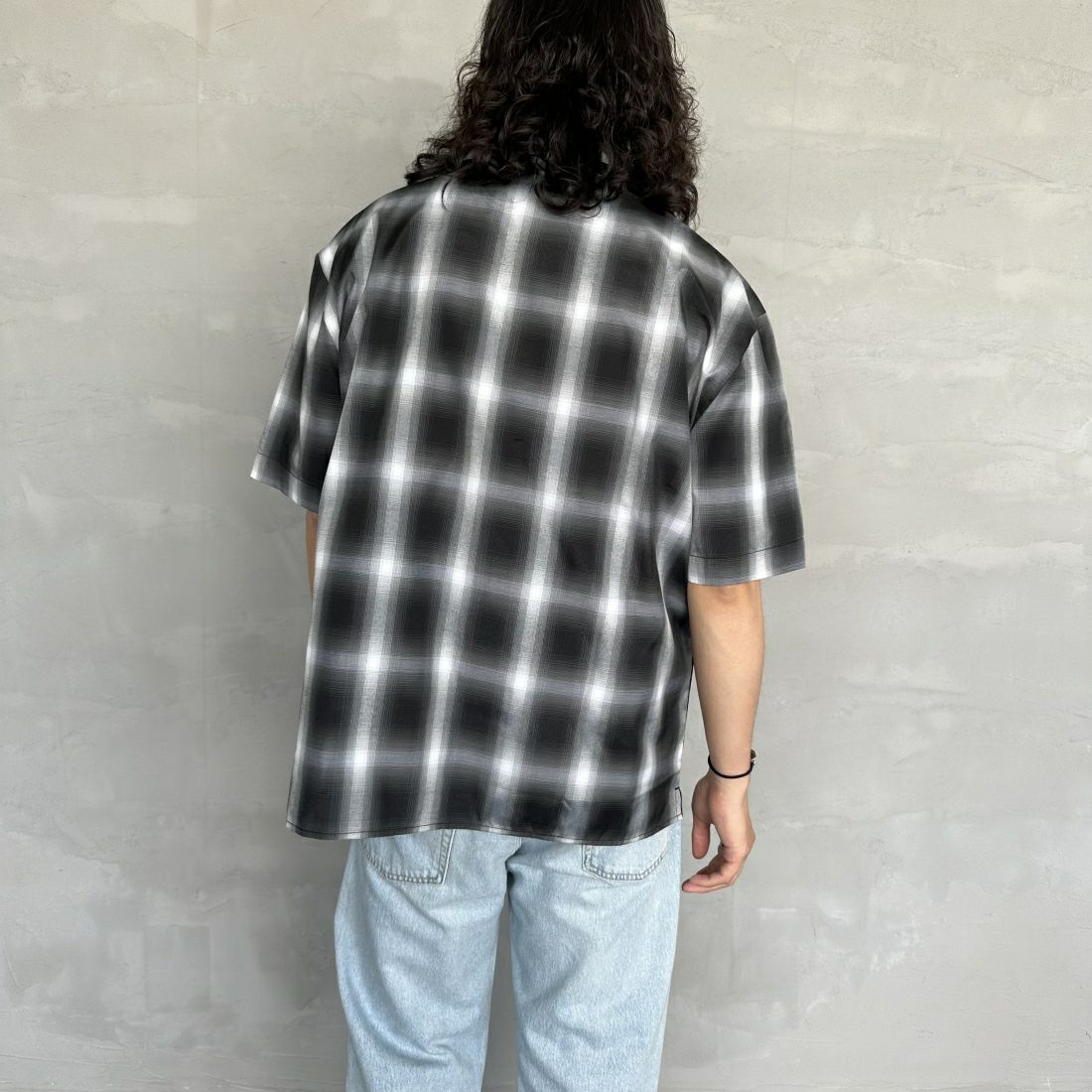 BIG MIKE [ビッグマイク] 別注 ショートスリーブ オンブレチェックシャツ [102425530PN-JF] BLK/WHT &&モデル身長：173cm 着用サイズ：L&&