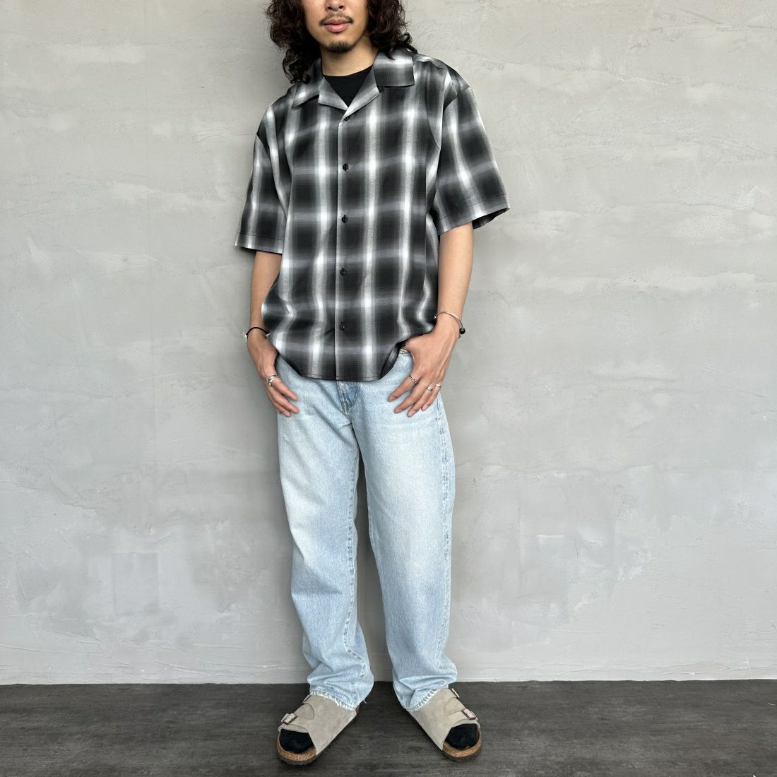 BIG MIKE [ビッグマイク] 別注 ショートスリーブ オンブレチェックシャツ [102425530PN-JF] BLK/WHT &&モデル身長：173cm 着用サイズ：L&&