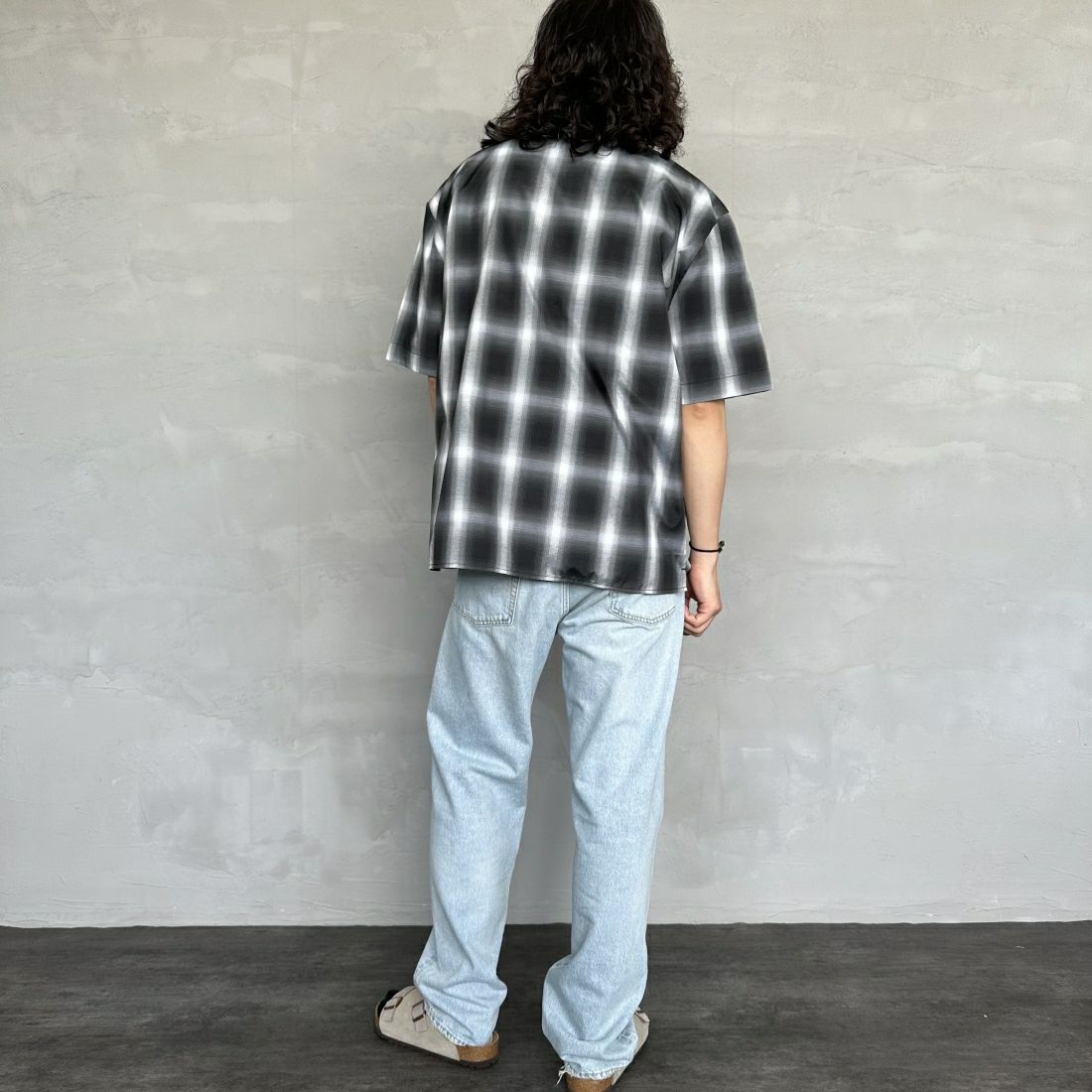 BIG MIKE [ビッグマイク] 別注 ショートスリーブ オンブレチェックシャツ [102425530PN-JF] BLK/WHT &&モデル身長：173cm 着用サイズ：L&&