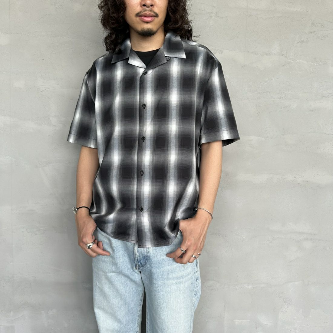 BIG MIKE [ビッグマイク] 別注 ショートスリーブ オンブレチェックシャツ [102425530PN-JF] BLK/WHT &&モデル身長：173cm 着用サイズ：M&&
