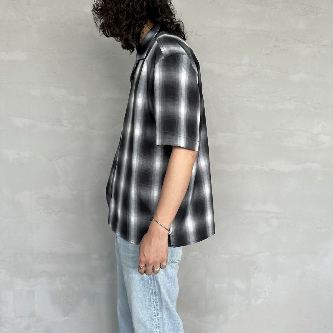 BIG MIKE [ビッグマイク] 別注 ショートスリーブ オンブレチェックシャツ [102425530PN-JF] BLK/WHT &&モデル身長：173cm 着用サイズ：M&&