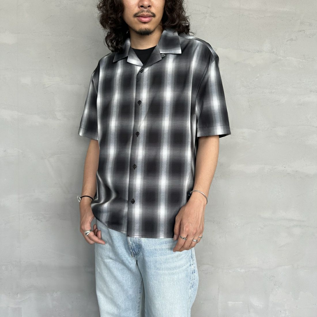 BIG MIKE [ビッグマイク] 別注 ショートスリーブ オンブレチェックシャツ [102425530PN-JF] BLK/WHT &&モデル身長：173cm 着用サイズ：M&&