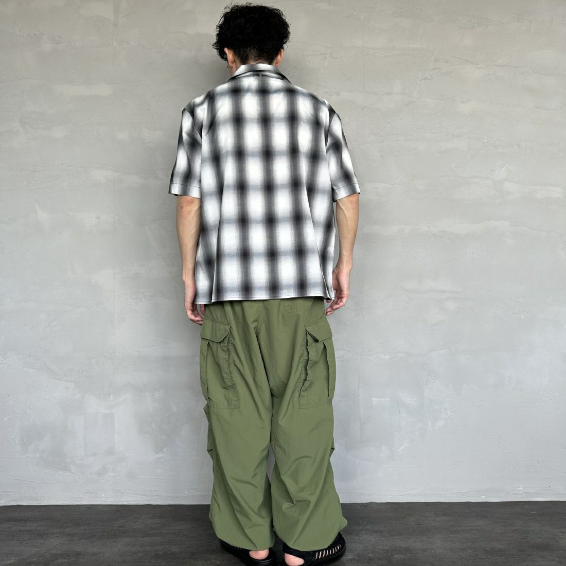 BIG MIKE [ビッグマイク] 別注 ショートスリーブ オンブレチェックシャツ [102425530PN-JF] WHT/GRY &&モデル身長：168cm 着用サイズ：M&&