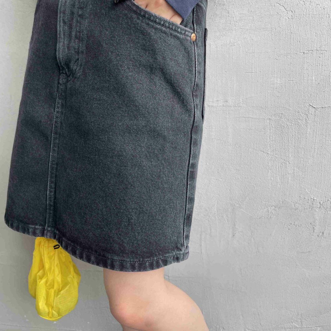 LEE [リー] デニムミニスカート [LL2634] 383 BLACK &&モデル身長：150cm 着用サイズ：S&&