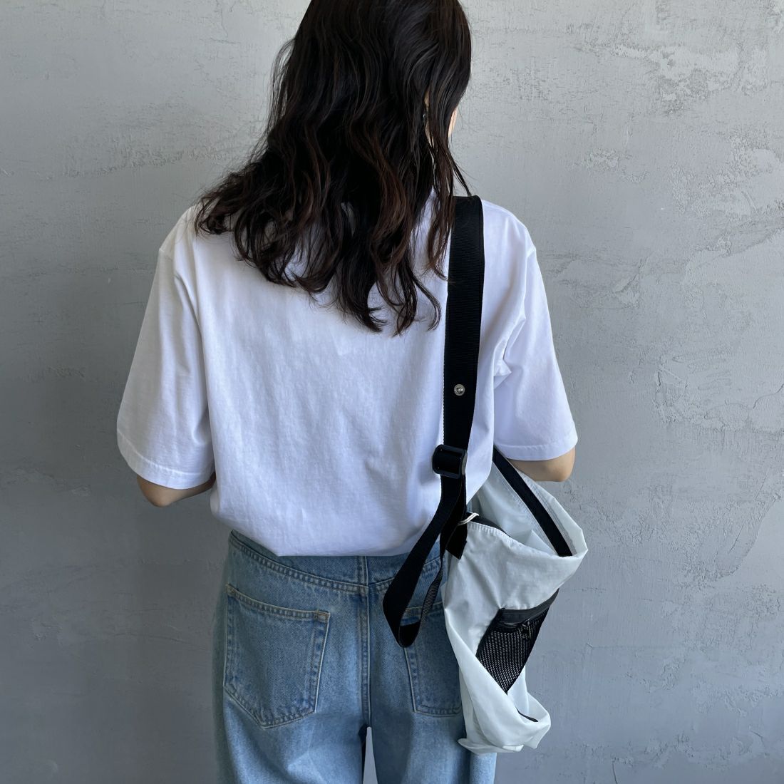 Barbour [バブアー] スモールバブアーロゴTシャツ [241MTSG005] WHITE &&モデル身長：160cm 着用サイズ：S&&