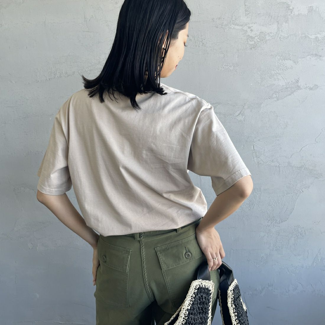 Barbour [バブアー] スモールバブアーロゴTシャツ [241MTSG005] BEIGE &&モデル身長：163cm 着用サイズ：S&&