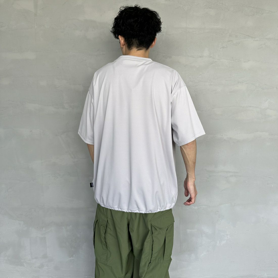 +phenix [プラスフェニックス] 別注 ワンポイント刺繍ロゴ ドローコードTシャツ [POT-24006IN-JF] GRAY &&モデル身長：168cm 着用サイズ：L&&