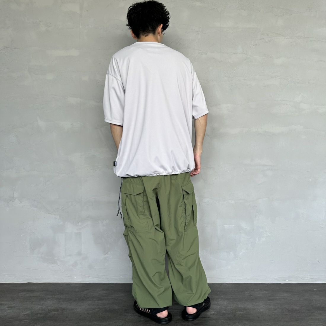 +phenix [プラスフェニックス] 別注 ワンポイント刺繍ロゴ ドローコードTシャツ [POT-24006IN-JF] GRAY &&モデル身長：168cm 着用サイズ：L&&