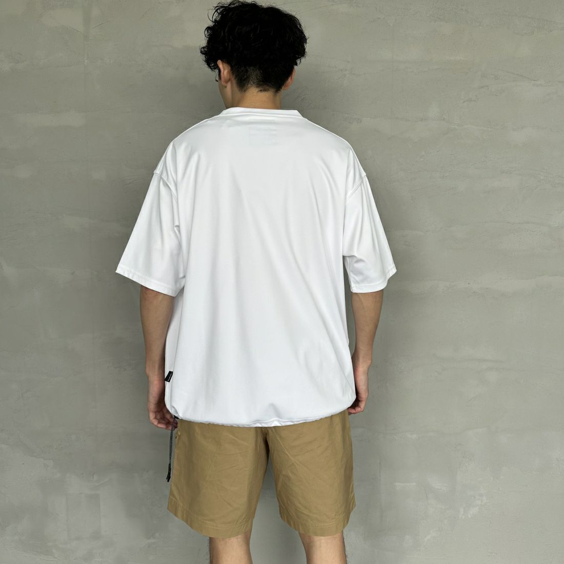 +phenix [プラスフェニックス] 別注 ワンポイント刺繍ロゴ ドローコードTシャツ [POT-24006IN-JF] WHITE &&モデル身長：168cm 着用サイズ：M&&