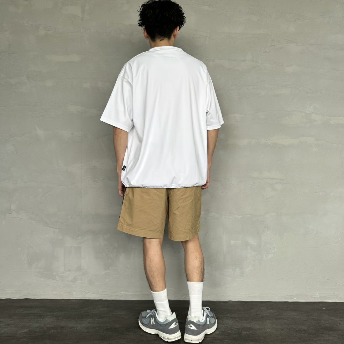 +phenix [プラスフェニックス] 別注 ワンポイント刺繍ロゴ ドローコードTシャツ [POT-24006IN-JF] WHITE &&モデル身長：168cm 着用サイズ：M&&