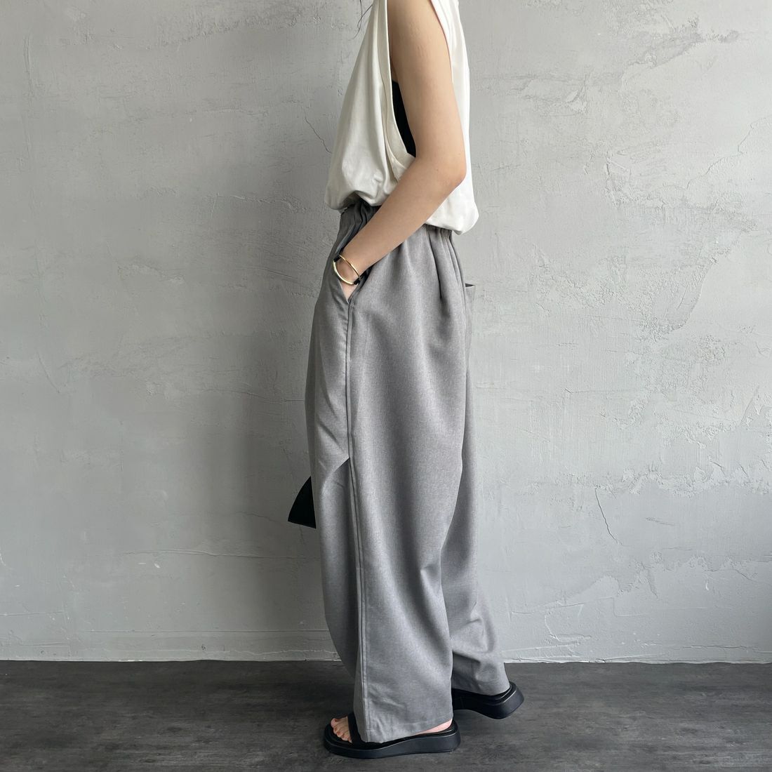 mizuiro ind [ミズイロインド] ワイドカーゴパンツ [1-260016] 91 GRAY &&モデル身長：160cm 着用サイズ：F&&