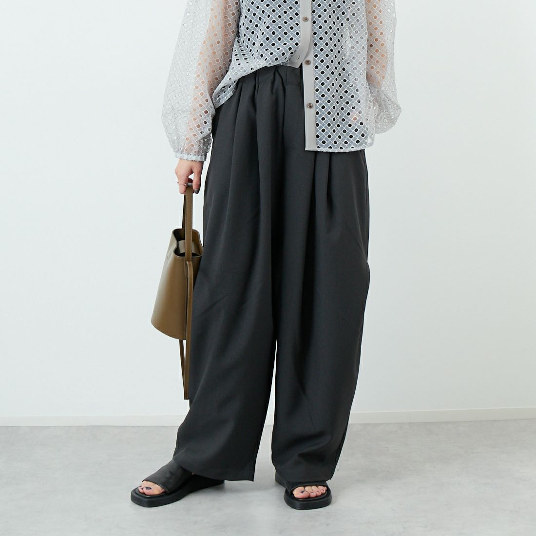 mizuiro ind [ミズイロインド] ワイドカーゴパンツ [1-260016] 91 GRAY &&モデル身長：160cm 着用サイズ：F&&