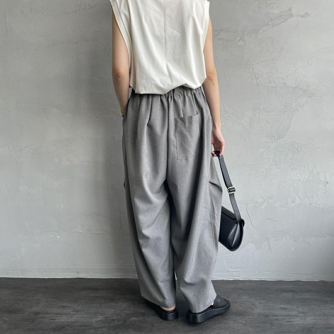 mizuiro ind [ミズイロインド] ワイドカーゴパンツ [1-260016] 91 GRAY &&モデル身長：160cm 着用サイズ：F&&