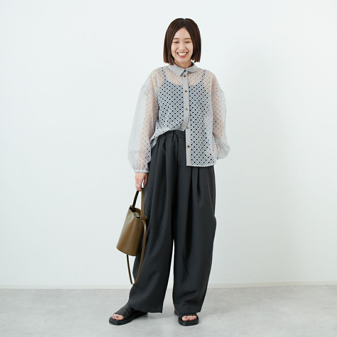 mizuiro ind [ミズイロインド] ワイドカーゴパンツ [1-260016] 93 D.GRAY &&モデル身長：160cm 着用サイズ：F&&