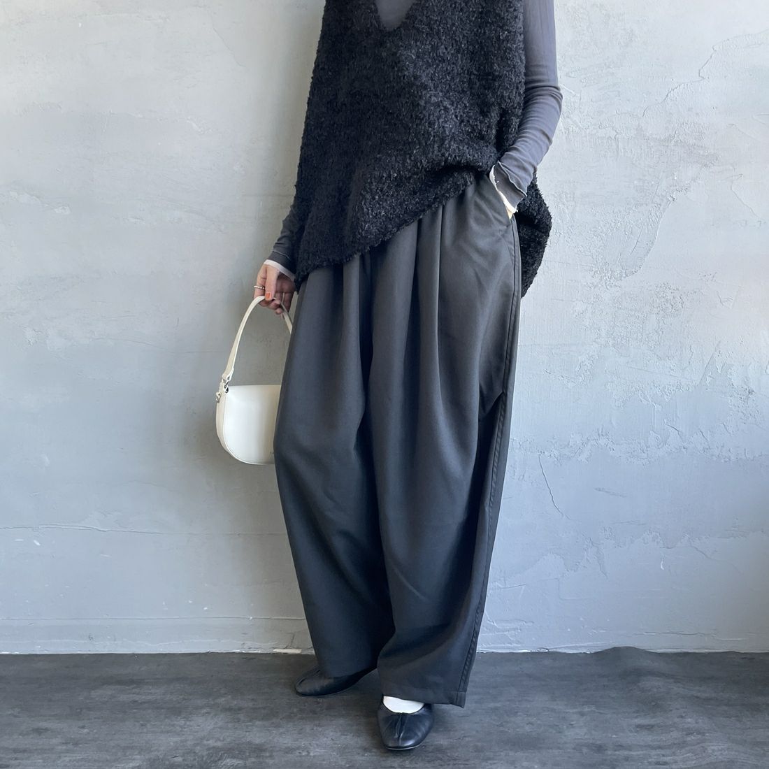 mizuiro ind [ミズイロインド] ワイドカーゴパンツ [1-260016] 93 D.GRAY &&モデル身長：160cm 着用サイズ：F&&