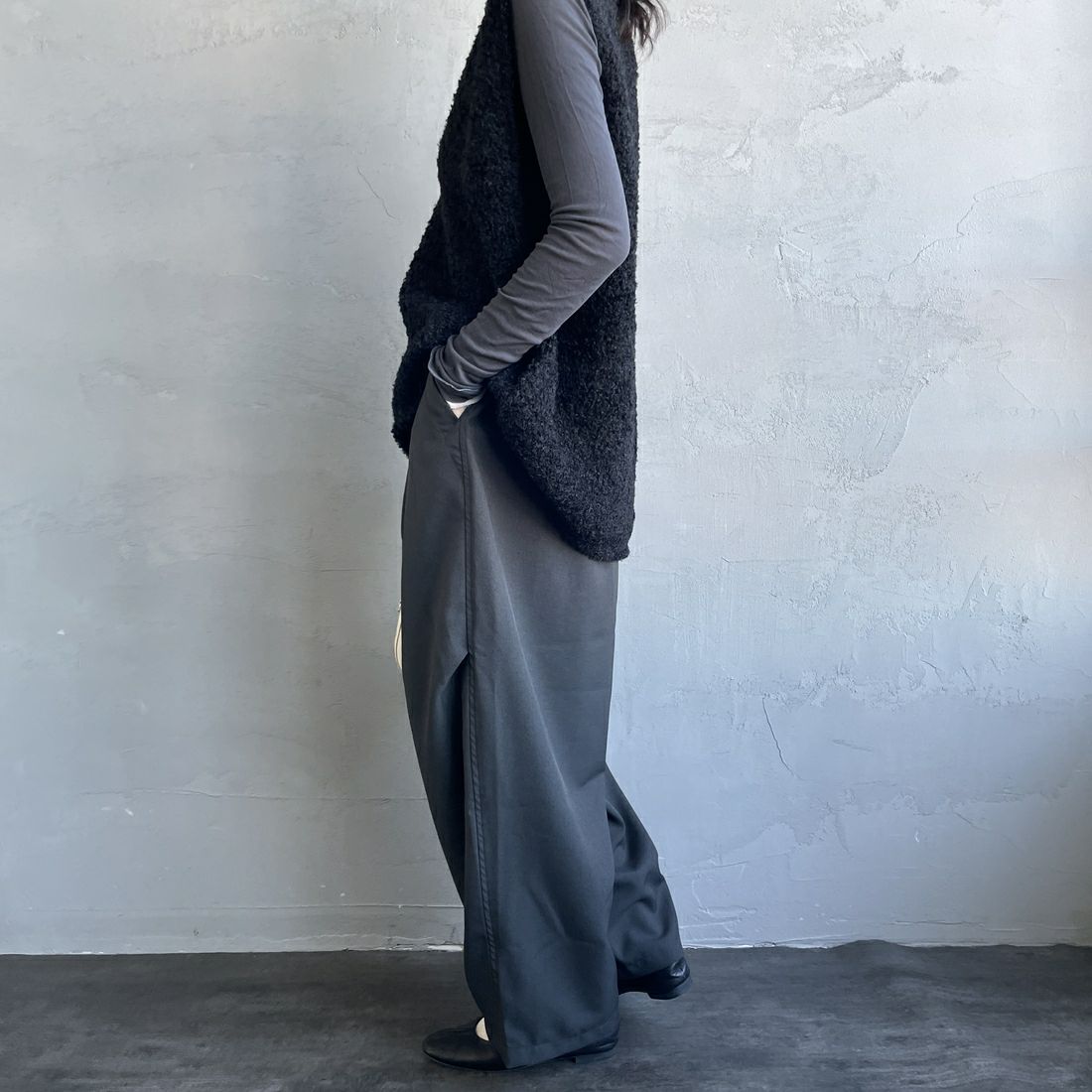 mizuiro ind [ミズイロインド] ワイドカーゴパンツ [1-260016] 93 D.GRAY &&モデル身長：160cm 着用サイズ：F&&