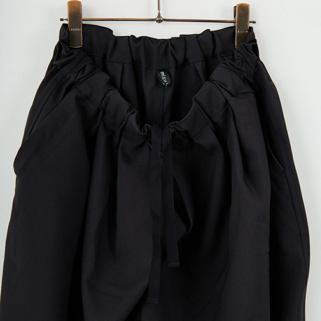 mizuiro ind [ミズイロインド] ワイドカーゴパンツ [1-260016] 93 D.GRAY&&モデル身長：160cm 着用サイズ：F&&
