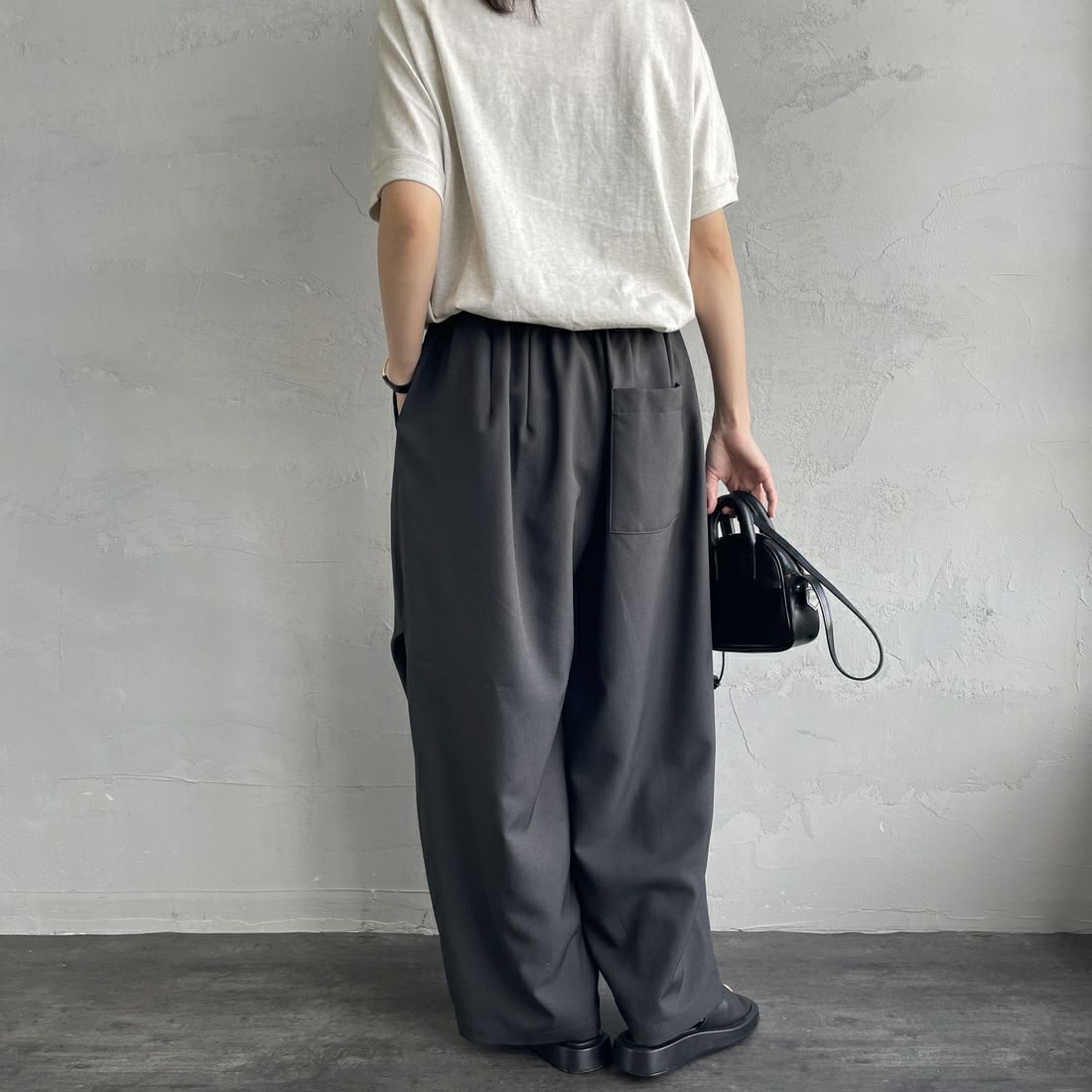 mizuiro ind [ミズイロインド] ワイドカーゴパンツ [1-260016] 93 D.GRAY&&モデル身長：160cm 着用サイズ：F&&