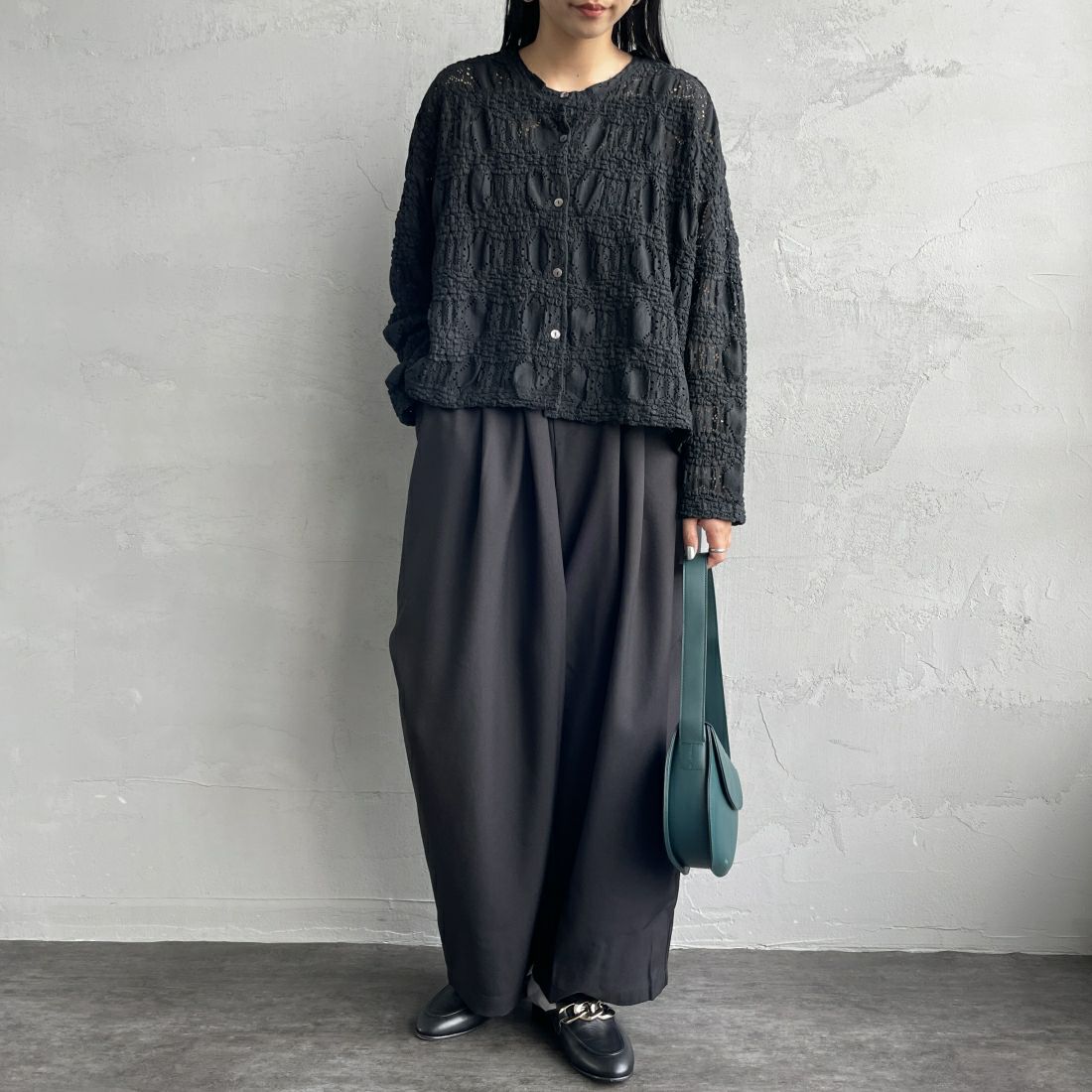 mizuiro ind [ミズイロインド] ワイドカーゴパンツ [1-260016] 99 BLACK&&モデル身長：156cm 着用サイズ：F&&