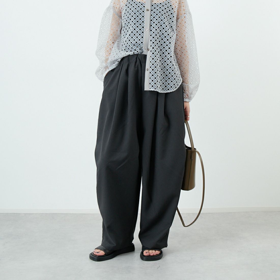 mizuiro ind [ミズイロインド] ワイドカーゴパンツ [1-260016] 99 BLACK&&モデル身長：160cm 着用サイズ：F&&