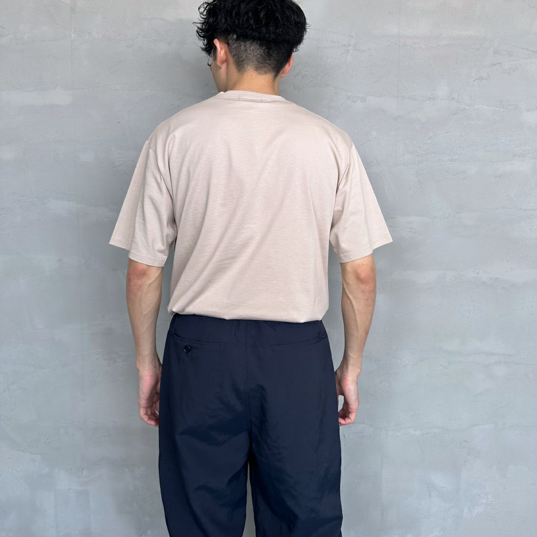 Barbour [バブアー] スモールバブアーロゴTシャツ [241MTSG005] BEIGE &&モデル身長：168cm 着用サイズ：M&&