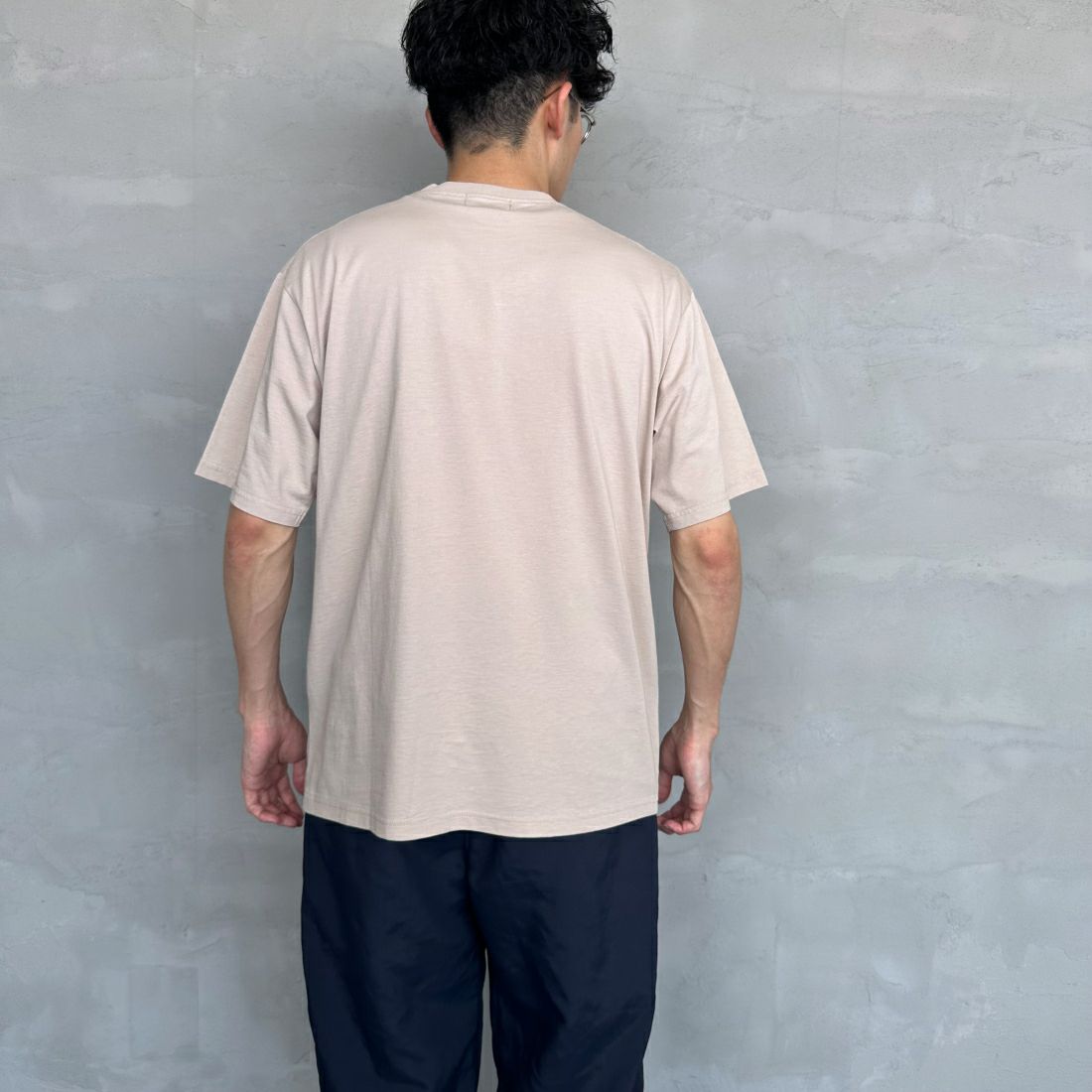 Barbour [バブアー] スモールバブアーロゴTシャツ [241MTSG005] BEIGE &&モデル身長：168cm 着用サイズ：M&&