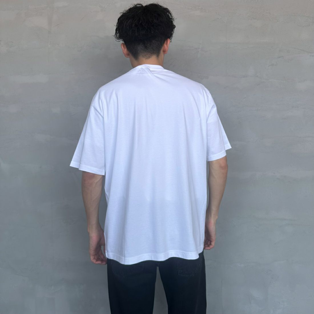Barbour [バブアー] スモールバブアーロゴTシャツ [241MTSG005] WHITE &&モデル身長：168cm 着用サイズ：M&&