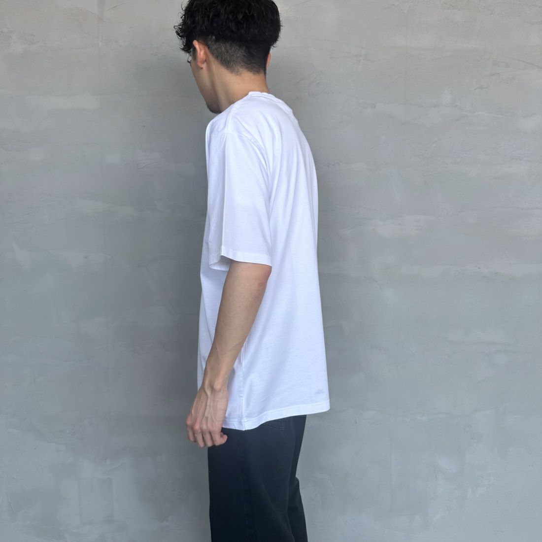 Barbour [バブアー] スモールバブアーロゴTシャツ [241MTSG005] WHITE &&モデル身長：168cm 着用サイズ：L&&