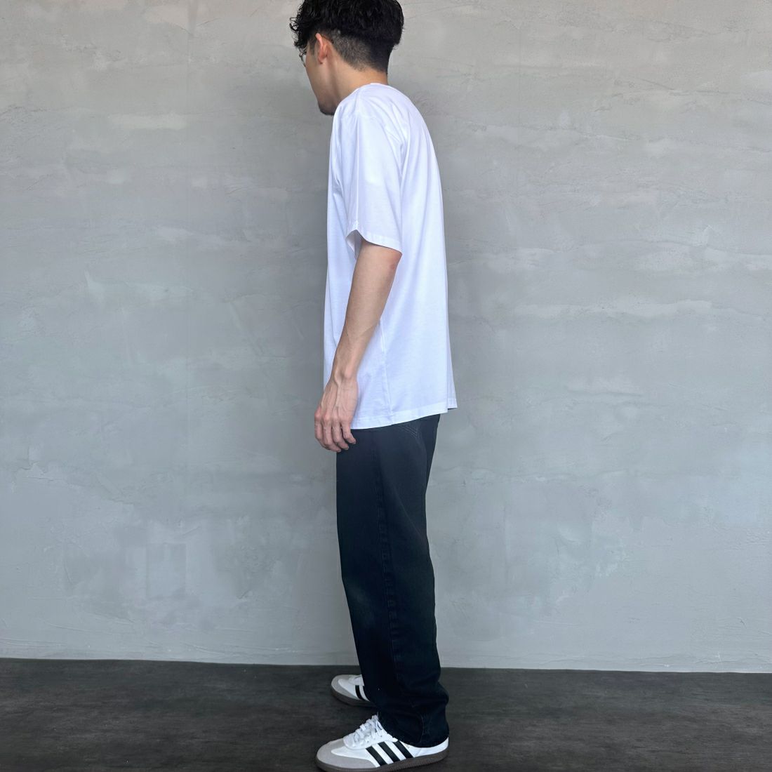 Barbour [バブアー] スモールバブアーロゴTシャツ [241MTSG005] WHITE &&モデル身長：168cm 着用サイズ：L&&