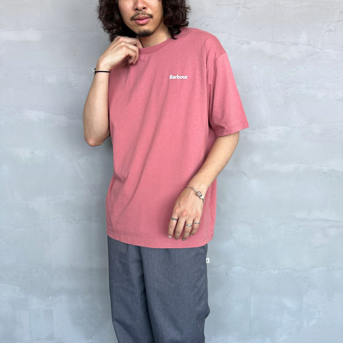 Barbour [バブアー] スモールバブアーロゴTシャツ [241MTSG005] DK.PINK &&モデル身長：173cm 着用サイズ：L&&
