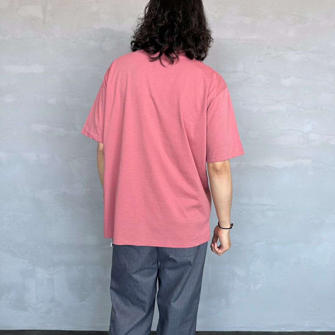 Barbour [バブアー] スモールバブアーロゴTシャツ [241MTSG005] DK.PINK &&モデル身長：173cm 着用サイズ：L&&