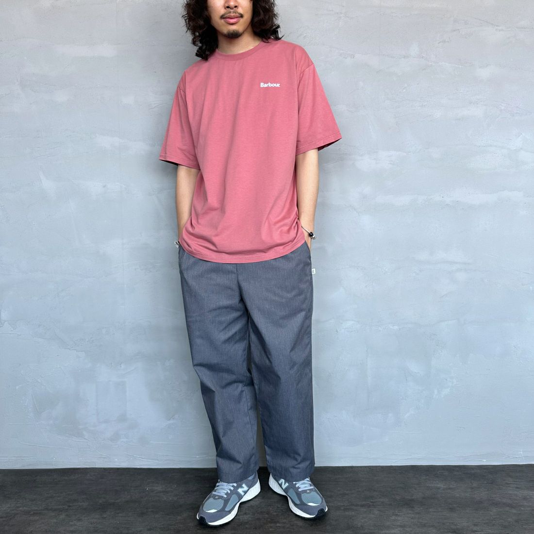 Barbour [バブアー] スモールバブアーロゴTシャツ [241MTSG005] DK.PINK &&モデル身長：173cm 着用サイズ：L&&