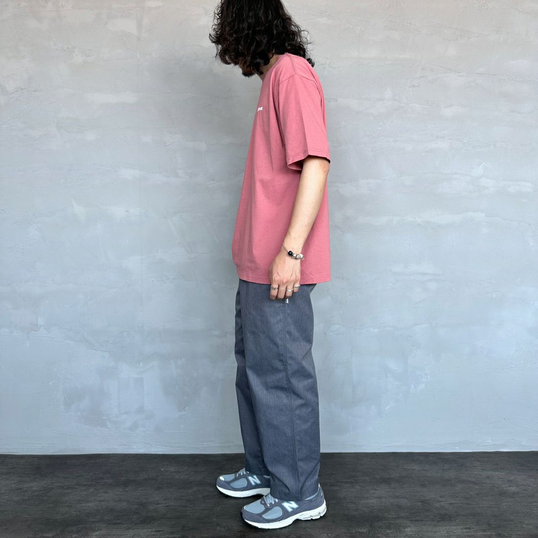 Barbour [バブアー] スモールバブアーロゴTシャツ [241MTSG005] DK.PINK &&モデル身長：173cm 着用サイズ：L&&
