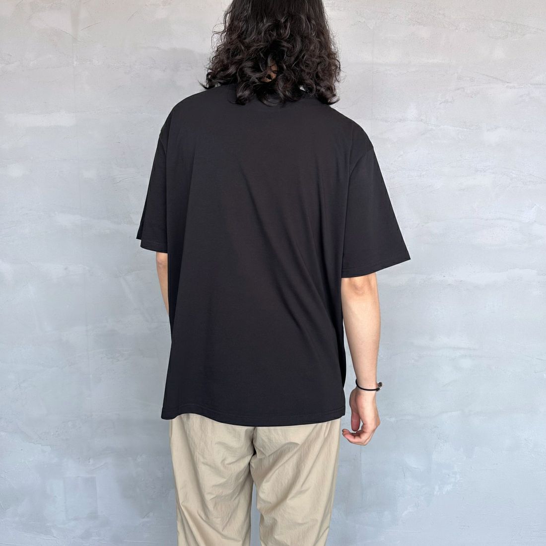 Barbour [バブアー] スモールバブアーロゴTシャツ [241MTSG005] BLACK &&モデル身長：173cm 着用サイズ：L&&