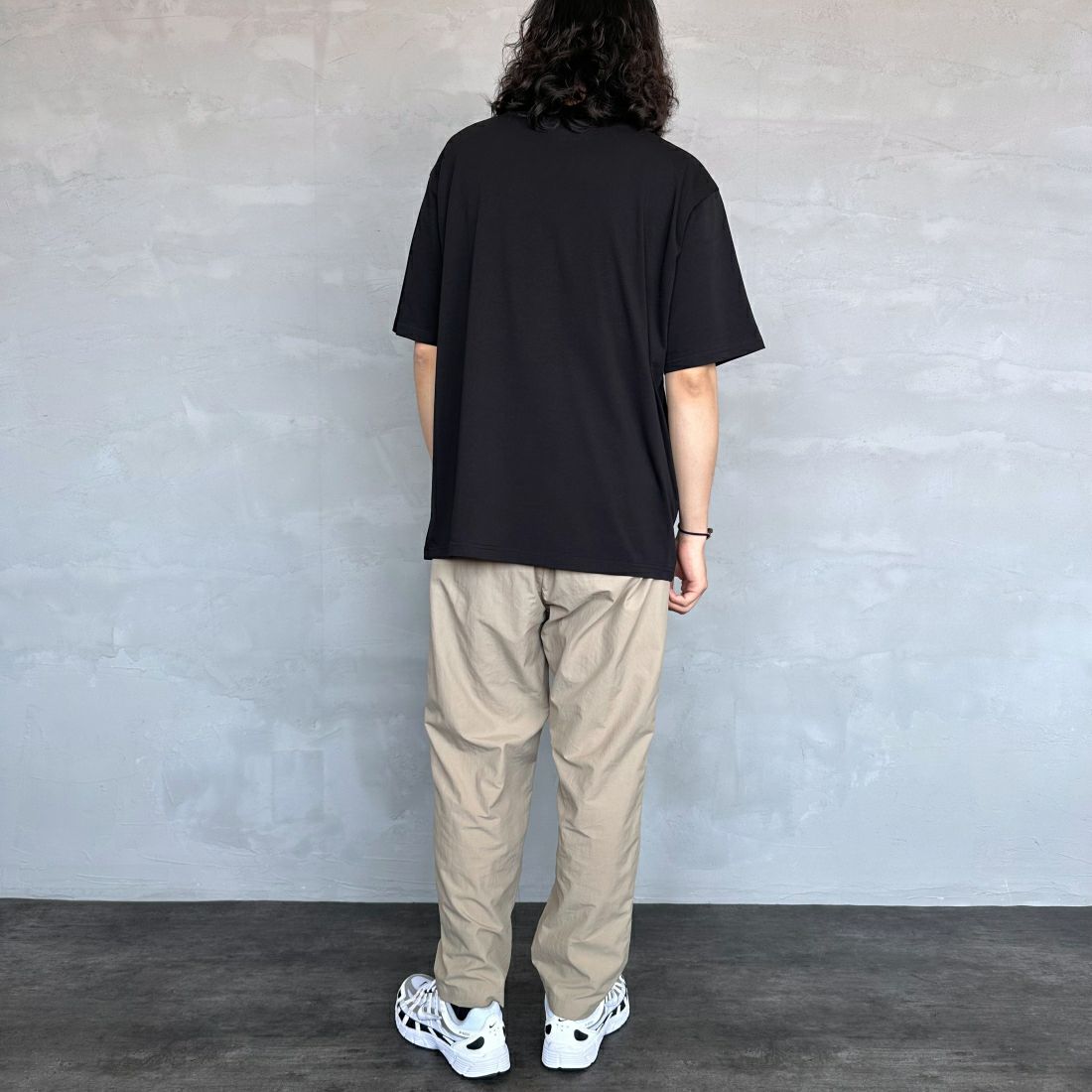 Barbour [バブアー] スモールバブアーロゴTシャツ [241MTSG005] BLACK &&モデル身長：173cm 着用サイズ：L&&